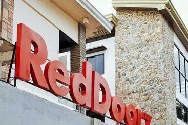 هتل Reddoorz @ Poblacion Sur Sigma