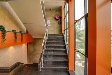 هتل Fabexpress Super 7 Inn   Nr Rabale Station