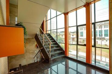 هتل Fabexpress Super 7 Inn   Nr Rabale Station