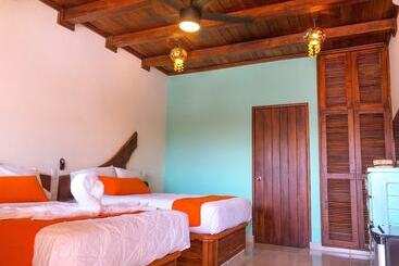 هتل Hacienda Dos Ojos
