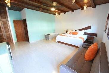 هتل Hacienda Dos Ojos