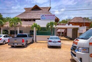 هتل Hacienda Dos Ojos