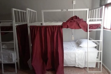 هتل Posada Y Hostal Del Parque Hostel