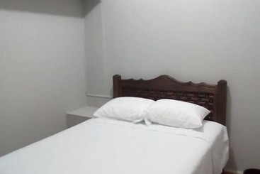 هتل Posada Y Hostal Del Parque   Hostel