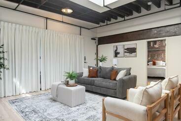 New Dt Bhm Condo L 2 King Beds L Park Free L Walk Everywhere