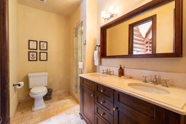 Townhome On The Creek 135 By Avantstay Ski In Ski Out Home W Hot Tub