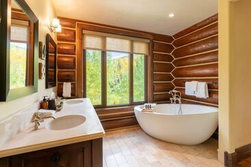 Townhome On The Creek 135 By Avantstay Ski In Ski Out Home W Hot Tub