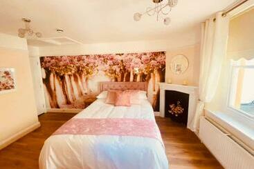 All Seasons Bed & Breakfast Adults Only