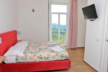 تختخواب و صبحانه Antares Rooms