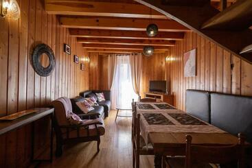 تختخواب و صبحانه La Cabane Du Petit Tour