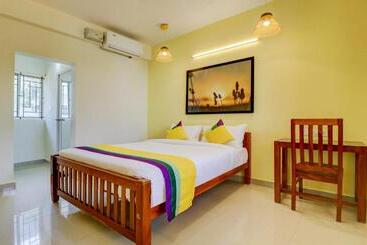 Itsy Hotels Ushodaya Royal Residency