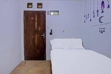 هتل Spot On 91506 Kedai Cinta Guest House