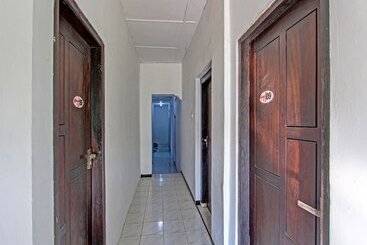 هتل Spot On 91521 Mayong Guesthouse