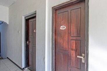 هتل Spot On 91521 Mayong Guesthouse
