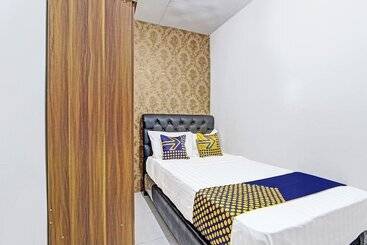 هتل Spot On 91521 Mayong Guesthouse