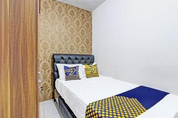 هتل Spot On 91521 Mayong Guesthouse