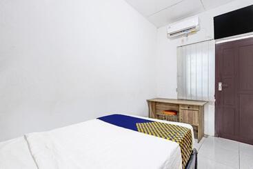 هتل Spot On 91521 Mayong Guesthouse