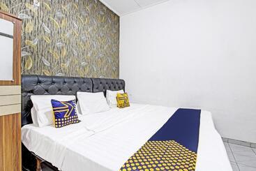 هتل Spot On 91521 Mayong Guesthouse