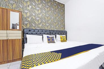 هتل Spot On 91521 Mayong Guesthouse