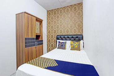 هتل Spot On 91521 Mayong Guesthouse