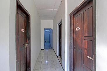 هتل Spot On 91521 Mayong Guesthouse