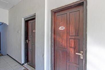 هتل Spot On 91521 Mayong Guesthouse