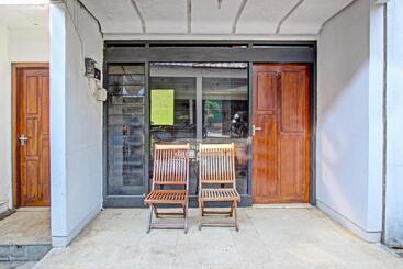 هتل Spot On 91521 Mayong Guesthouse