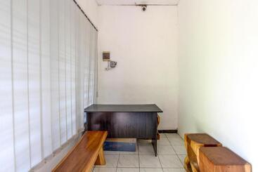 هتل Spot On 91521 Mayong Guesthouse