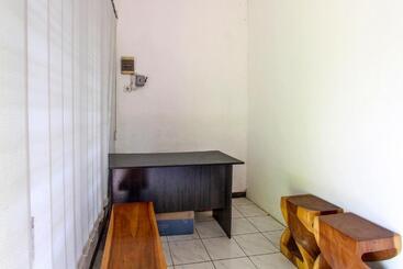 هتل Spot On 91521 Mayong Guesthouse