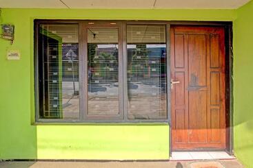 هتل Spot On 91521 Mayong Guesthouse
