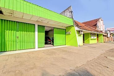 هتل Spot On 91521 Mayong Guesthouse