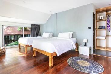 Vikasa Yoga Retreat - Coral Cove Beach