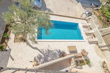 پانسیون N&n Lux Guest House