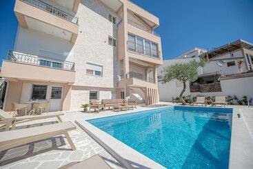 پانسیون N&n Lux Guest House