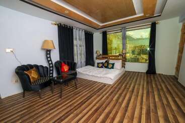 پانسیون Royal Brangsa Guest House
