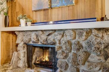 Pinegrove By Avantstay Beautiful Villas Condo Just Outside Tahoe City