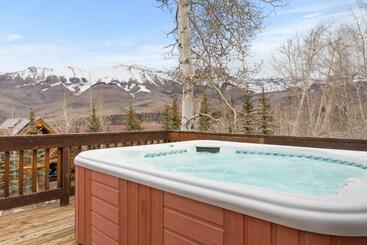 Russell Home By Avantstay Expansive Deck Stunning Views Hot Tub