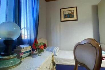 تختخواب و صبحانه Gather Inn Guest House