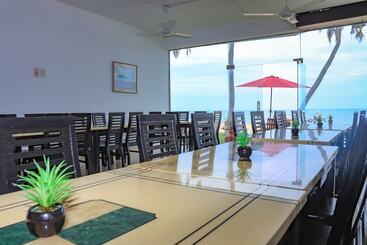 تختخواب و صبحانه New Tristar Beach