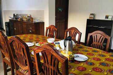 تختخواب و صبحانه Pazuri House Iringa