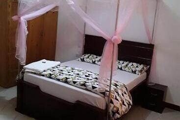 تختخواب و صبحانه Pazuri House Iringa