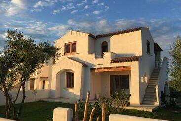 דירות לתיירים Casa Elena, Vicina Al Mare E Al Centro Di Budoni