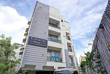 Fabhotel Istana Inn