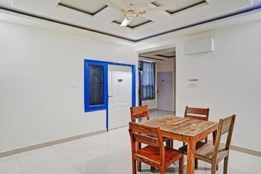 Fabhotel Istana Inn