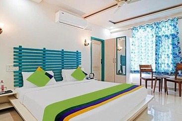 Fabhotel Istana Inn