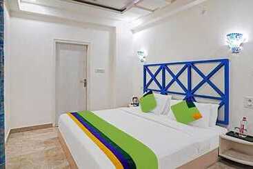 Fabhotel Istana Inn