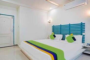 Fabhotel Istana Inn