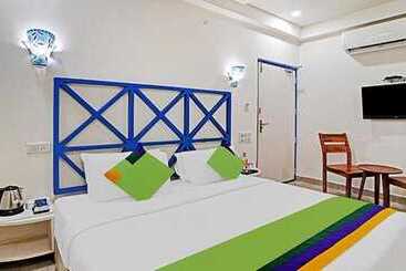 Fabhotel Istana Inn