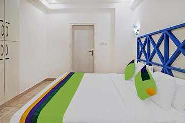 Fabhotel Istana Inn