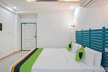 Fabhotel Istana Inn